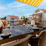 Boutique Sabrina - Exclusive With Free Parking